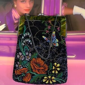 Antique 1920’s Art Deco Beaded Bag with Bakelite?Trim and Kiss Lock Close…